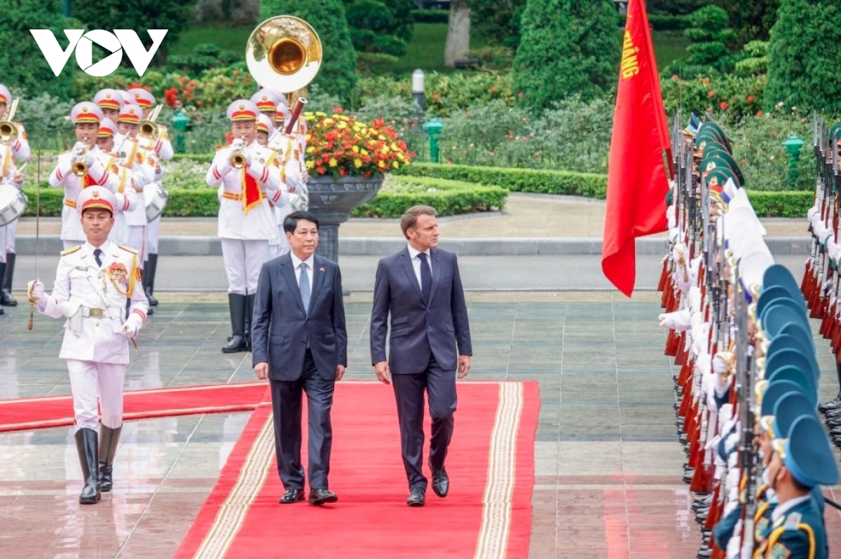 Red-carpet welcome for President Emmanuel Macron in Hanoi