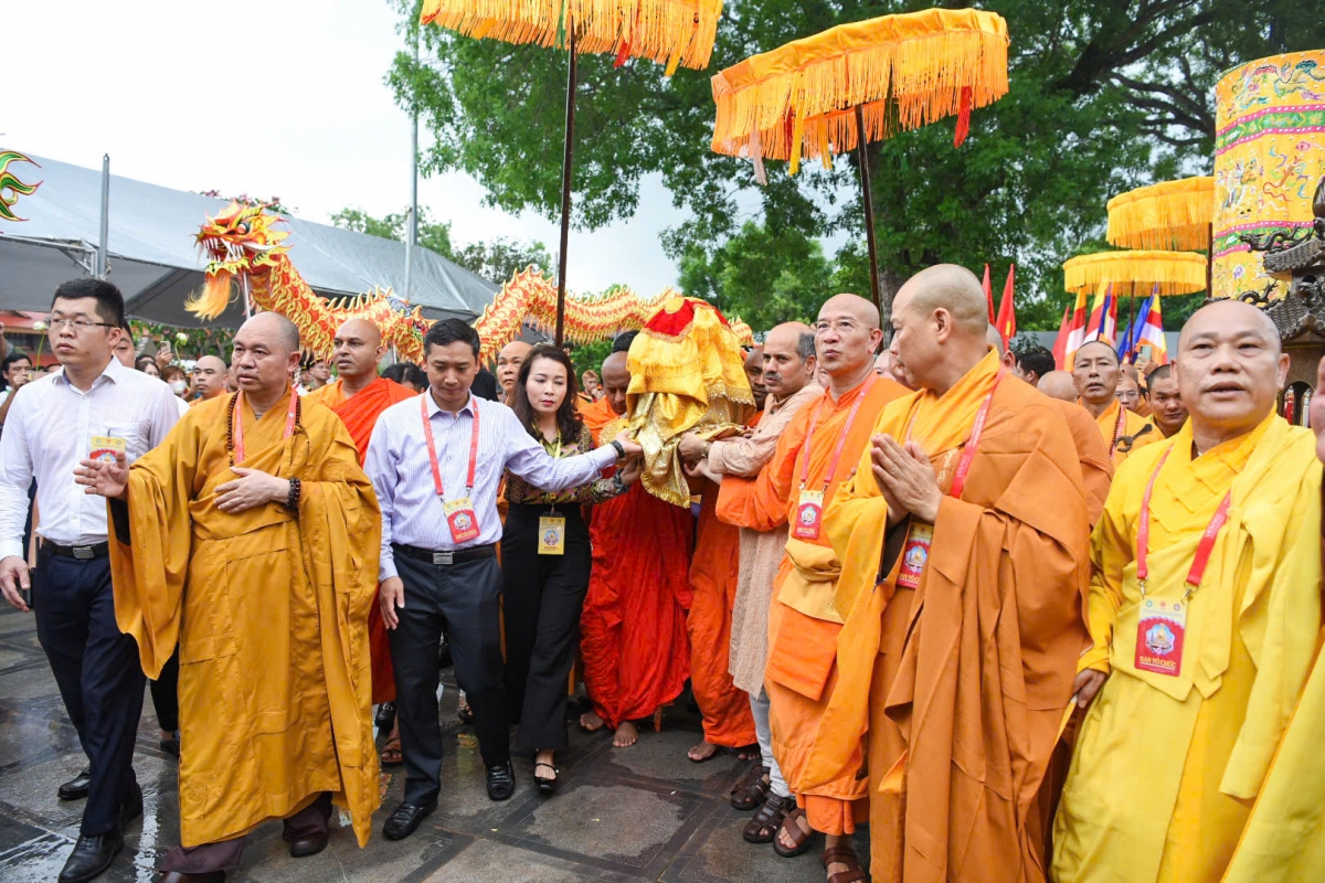Doi mua don xa loi Duc phat tai chua phuc son, bac giang hinh anh 3