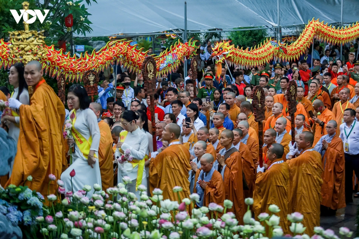 Doi mua don xa loi Duc phat tai chua phuc son, bac giang hinh anh 6
