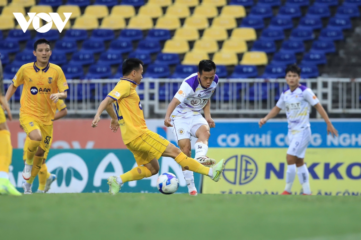 ha noi fc thang nhoc slna, thu mon bui tien dung ghi ban giup Da nang thang tran hinh anh 35