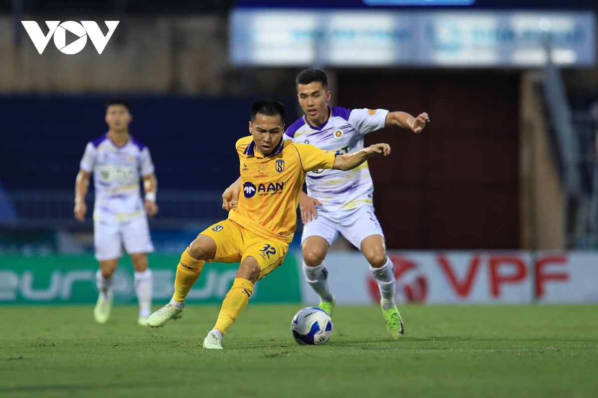 ha noi fc thang nhoc slna, thu mon bui tien dung ghi ban giup Da nang thang tran hinh anh 36