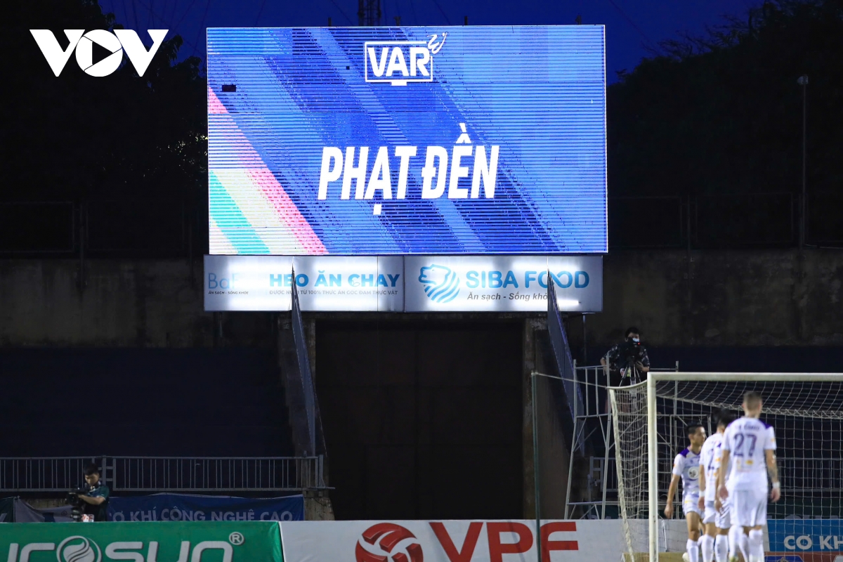 ha noi fc thang nhoc slna, thu mon bui tien dung ghi ban giup Da nang thang tran hinh anh 37