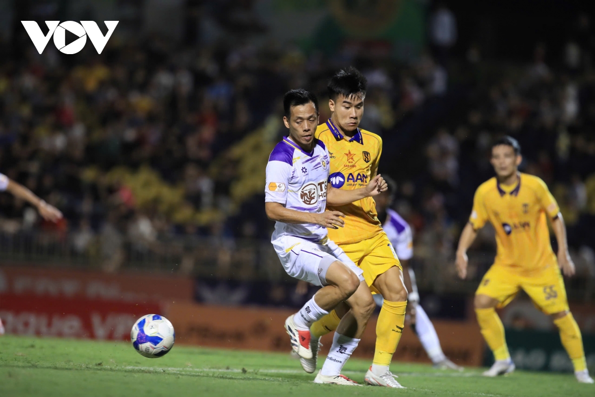 ha noi fc thang nhoc slna, thu mon bui tien dung ghi ban giup Da nang thang tran hinh anh 43