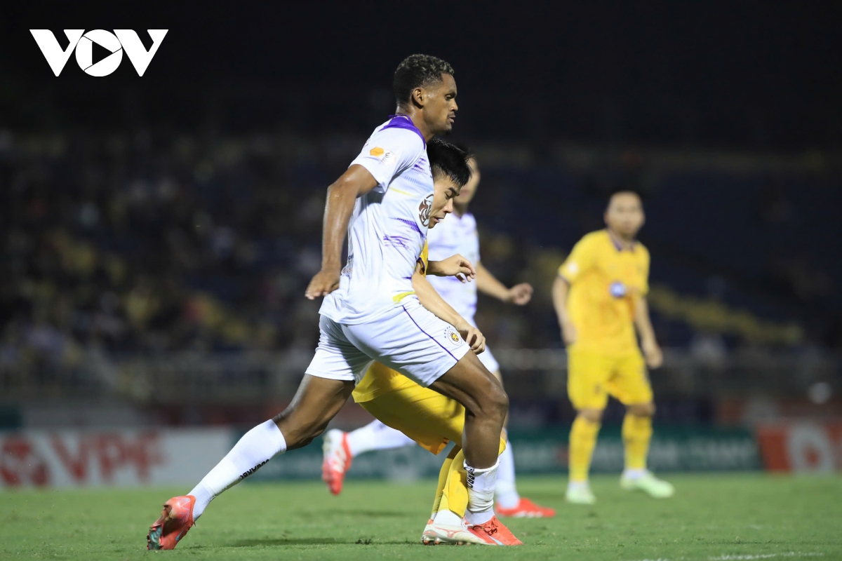 ha noi fc thang nhoc slna, thu mon bui tien dung ghi ban giup Da nang thang tran hinh anh 44