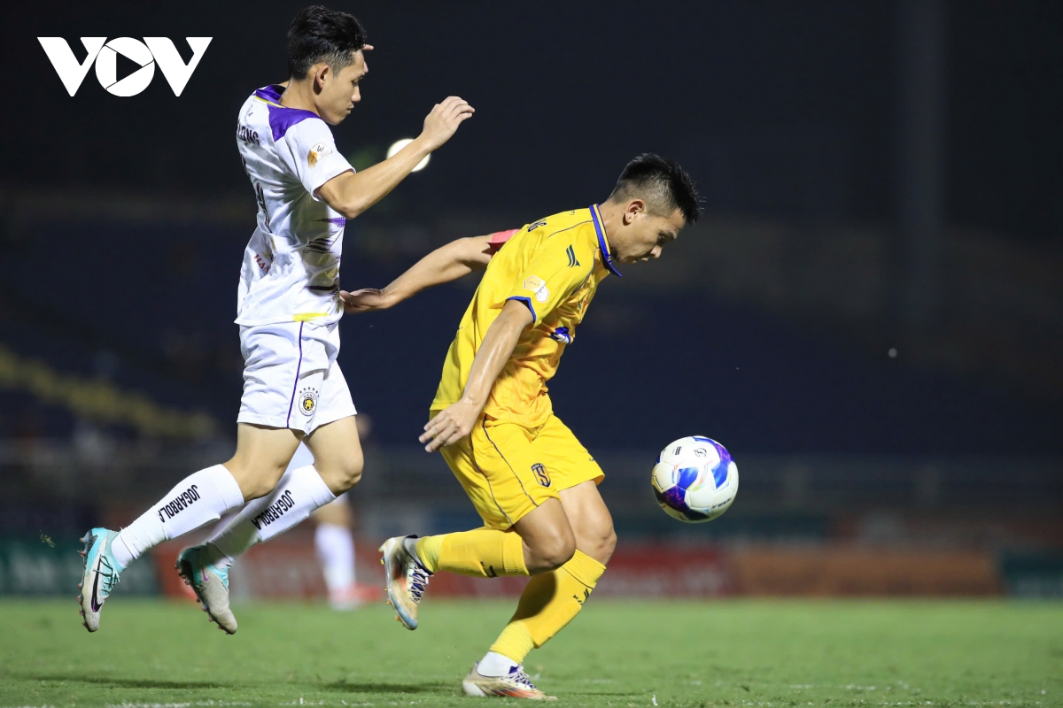 ha noi fc thang nhoc slna, thu mon bui tien dung ghi ban giup Da nang thang tran hinh anh 46