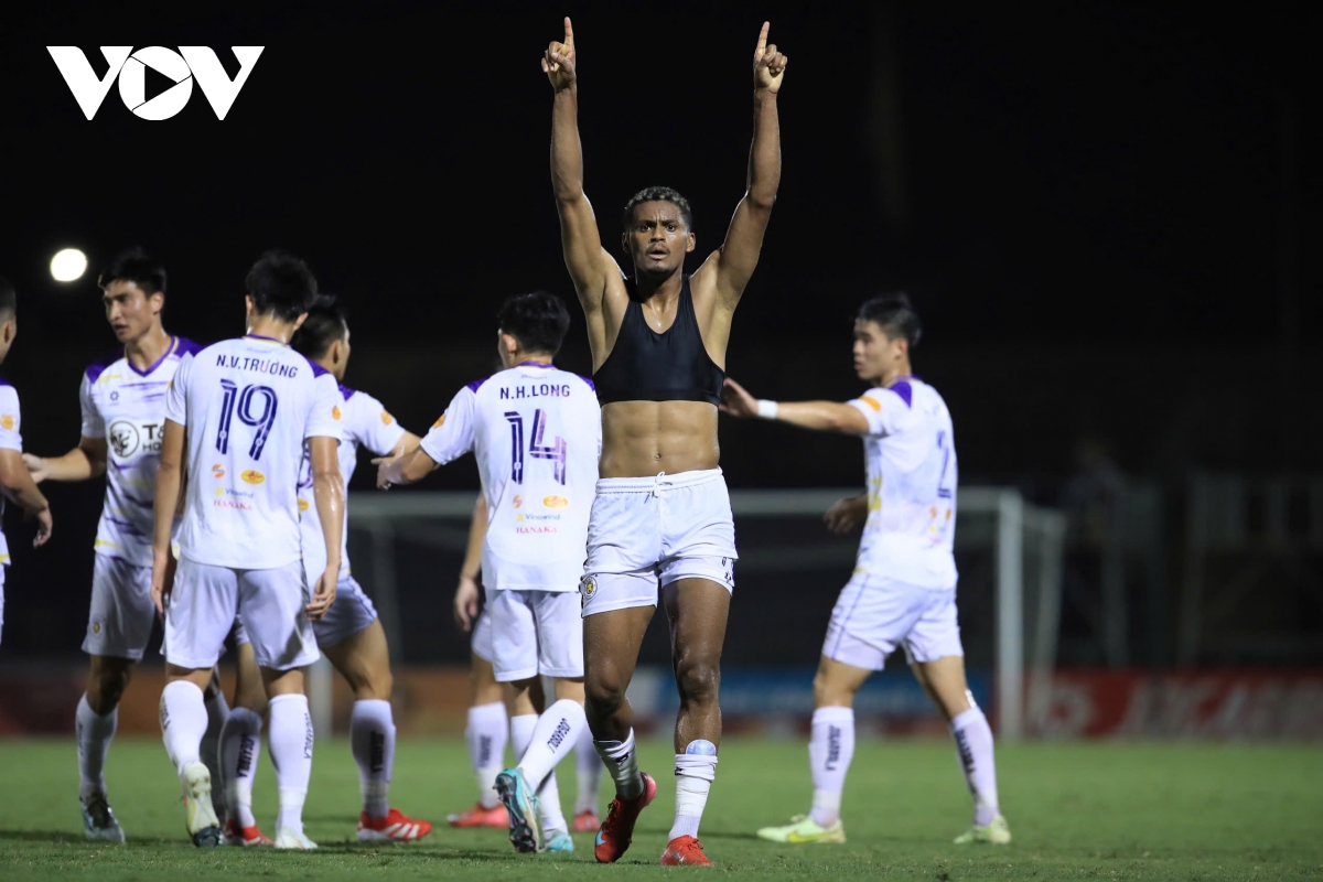 ha noi fc thang nhoc slna, thu mon bui tien dung ghi ban giup Da nang thang tran hinh anh 1