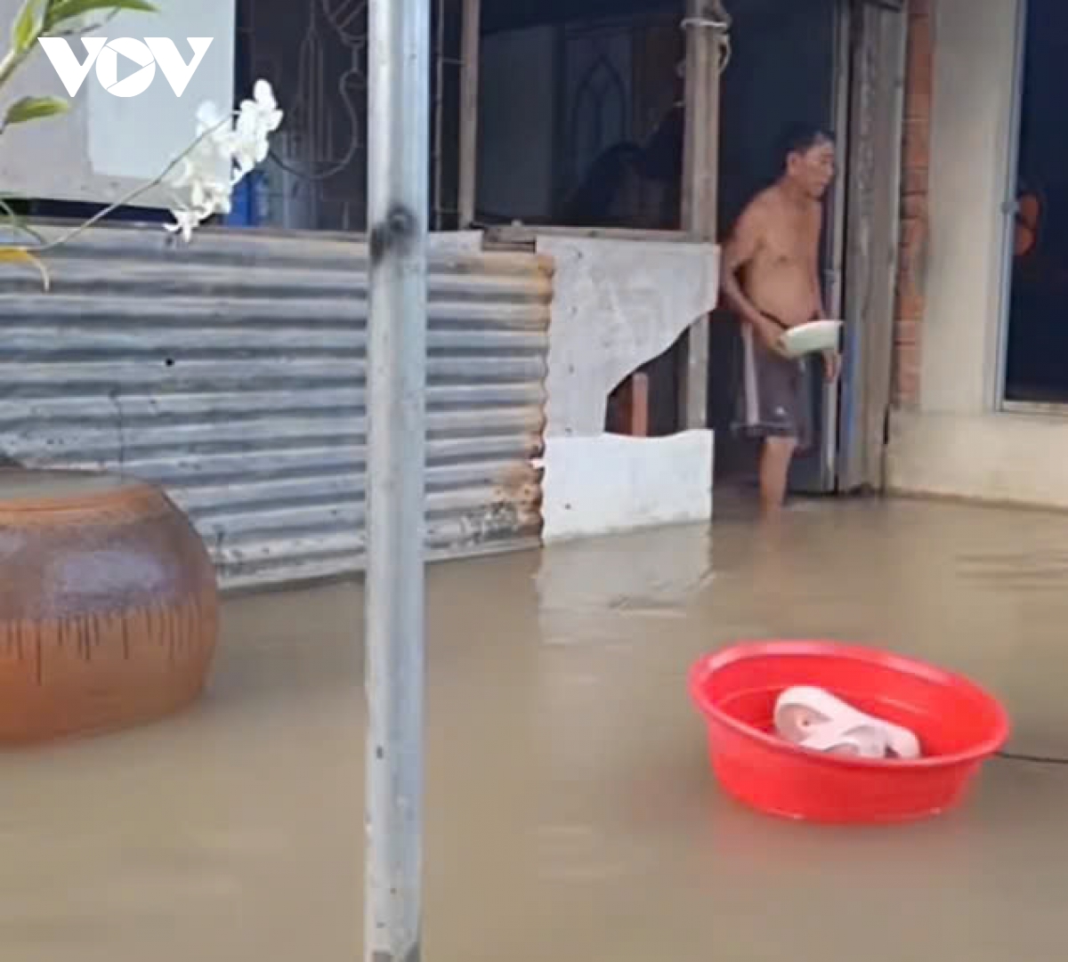 Vì sao nhiều hộ dân cồn Thới Sơn phải sống chung với “biển nước" ?
