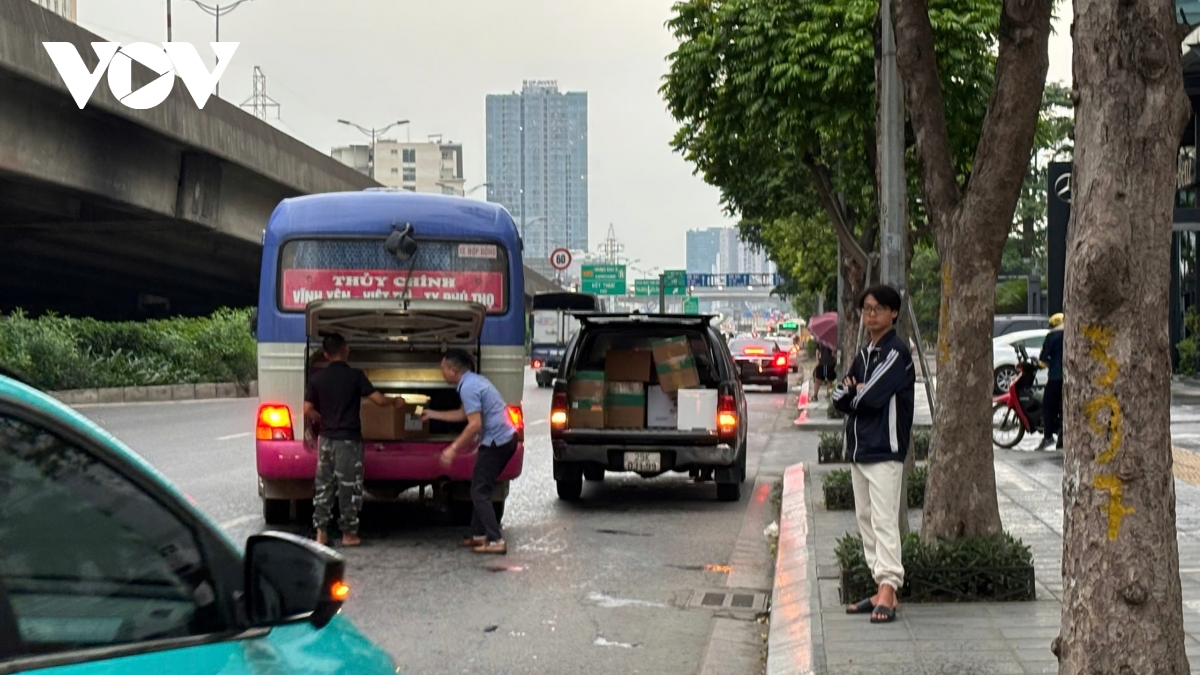 xe khách ngang nhiên lập bến trên đường phạm hùng cơ quan chức năng ở đâu hình ảnh 9 xe khach ngang nhien lap ben tren duong pham hung co quan chuc nang o dau hinh anh 9