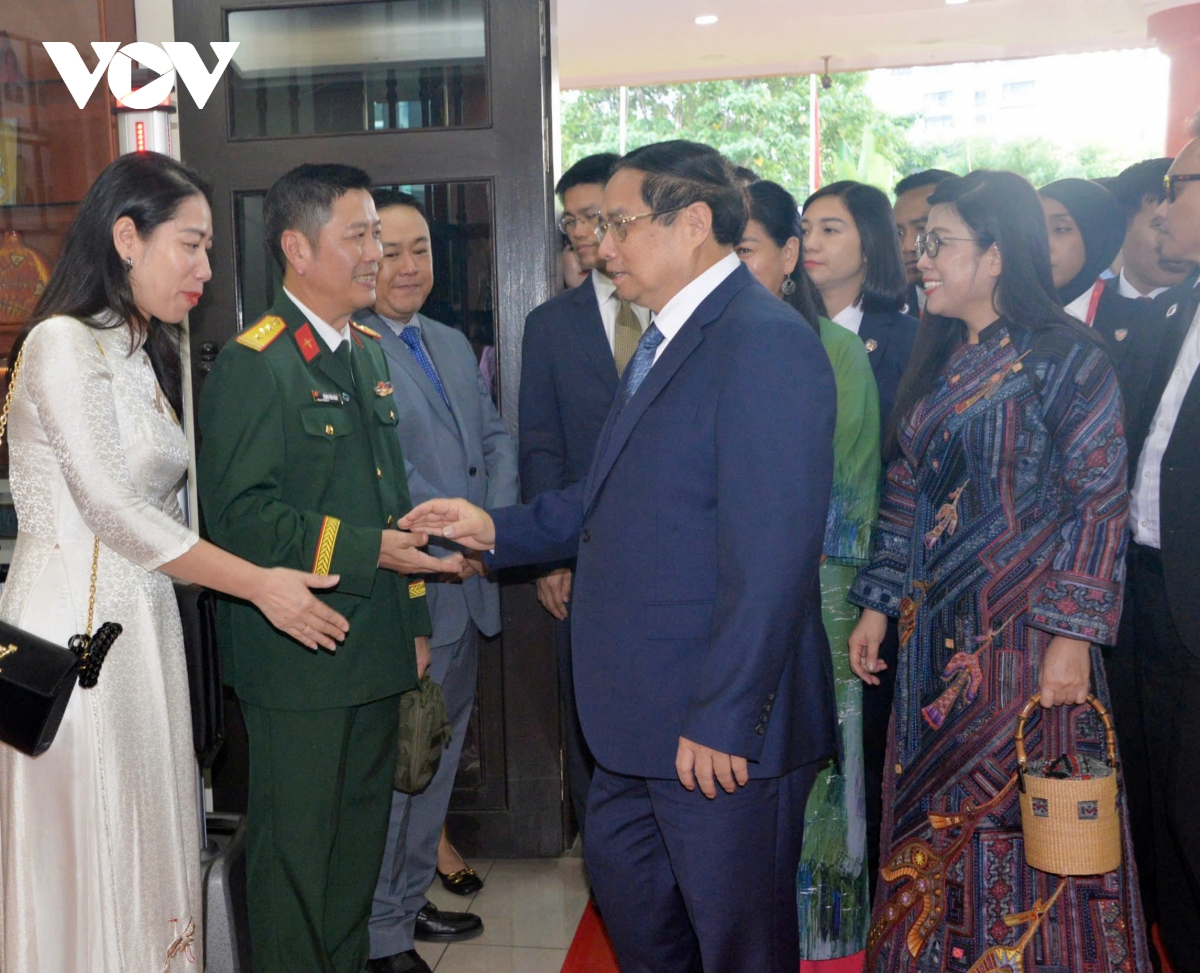 thủ tướng Đại sứ quán phải là điểm tựa, mái nhà cho đồng bào xa xứ hình ảnh 2 thu tuong Dai su quan phai la diem tua, mai nha cho dong bao xa xu hinh anh 2