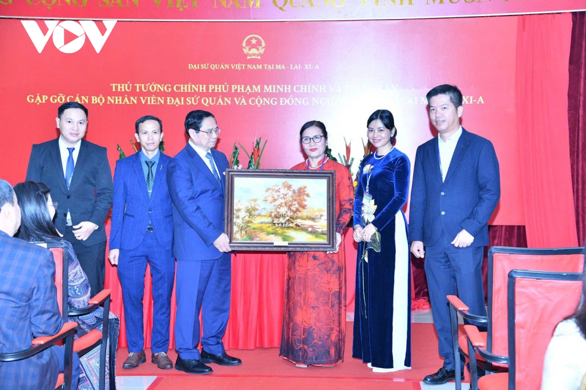 thủ tướng Đại sứ quán phải là điểm tựa, mái nhà cho đồng bào xa xứ hình ảnh 4 thu tuong Dai su quan phai la diem tua, mai nha cho dong bao xa xu hinh anh 4