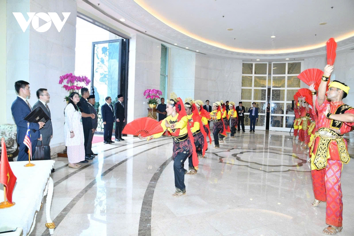 lễ đón trọng thể thủ tướng phạm minh chính thăm chính thức malaysia hình ảnh 3 le don trong the thu tuong pham minh chinh tham chinh thuc malaysia hinh anh 3