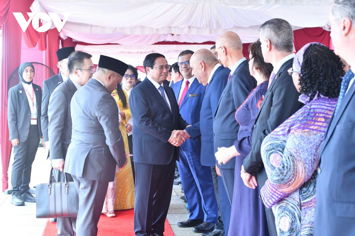 lễ đón trọng thể thủ tướng phạm minh chính thăm chính thức malaysia hình ảnh 2 le don trong the thu tuong pham minh chinh tham chinh thuc malaysia hinh anh 2