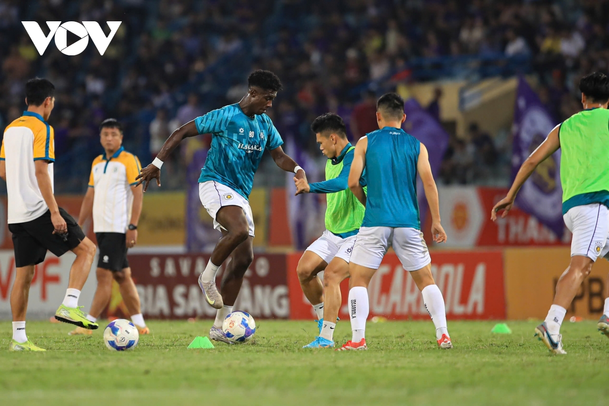 10 người hà nội fc thắng kịch tính cahn, tiếp tục đua vô địch cùng clb nam Định hình ảnh 32 10 nguoi ha noi fc thang kich tinh cahn, tiep tuc dua vo dich cung clb nam Dinh hinh anh 32