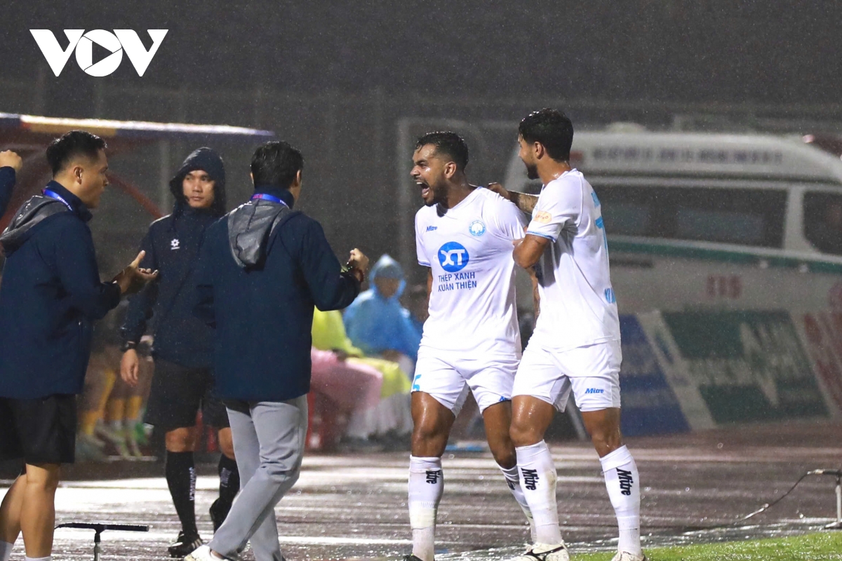 Kết quả vòng 24 V-League 2024/2025: Nam Định gieo sầu cho SLNA