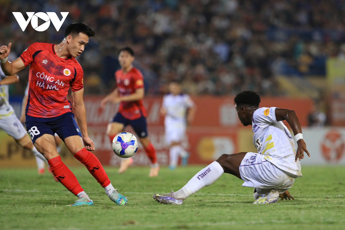 10 người hà nội fc thắng kịch tính cahn, tiếp tục đua vô địch cùng clb nam Định hình ảnh 12 10 nguoi ha noi fc thang kich tinh cahn, tiep tuc dua vo dich cung clb nam Dinh hinh anh 12