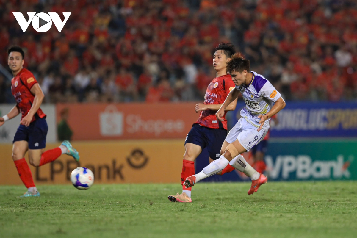 10 người hà nội fc thắng kịch tính cahn, tiếp tục đua vô địch cùng clb nam Định hình ảnh 44 10 nguoi ha noi fc thang kich tinh cahn, tiep tuc dua vo dich cung clb nam Dinh hinh anh 44