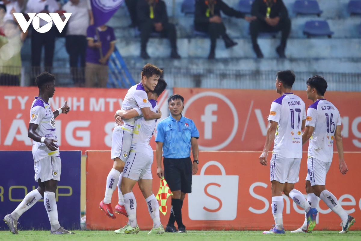 10 người hà nội fc thắng kịch tính cahn, tiếp tục đua vô địch cùng clb nam Định hình ảnh 54 10 nguoi ha noi fc thang kich tinh cahn, tiep tuc dua vo dich cung clb nam Dinh hinh anh 54