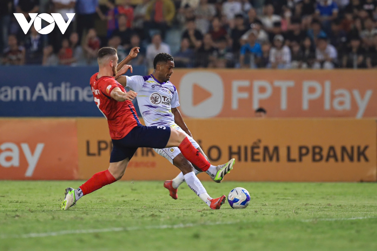 10 người Hà Nội FC thắng kịch tính CAHN, tiếp tục đua vô địch cùng CLB Nam Định