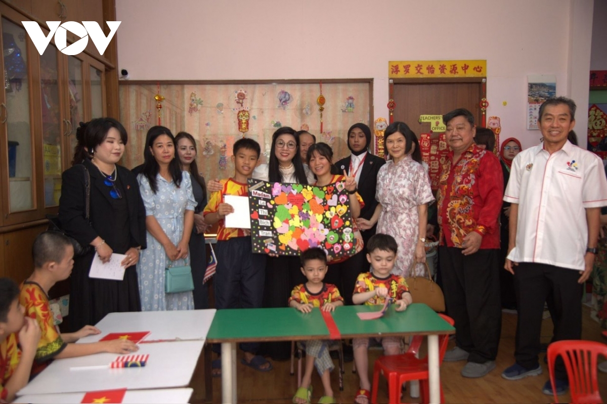 phu nhân thủ tướng thăm trung tâm bảo trợ trẻ em jing sun hình ảnh 1 phu nhan thu tuong tham trung tam bao tro tre em jing sun hinh anh 1