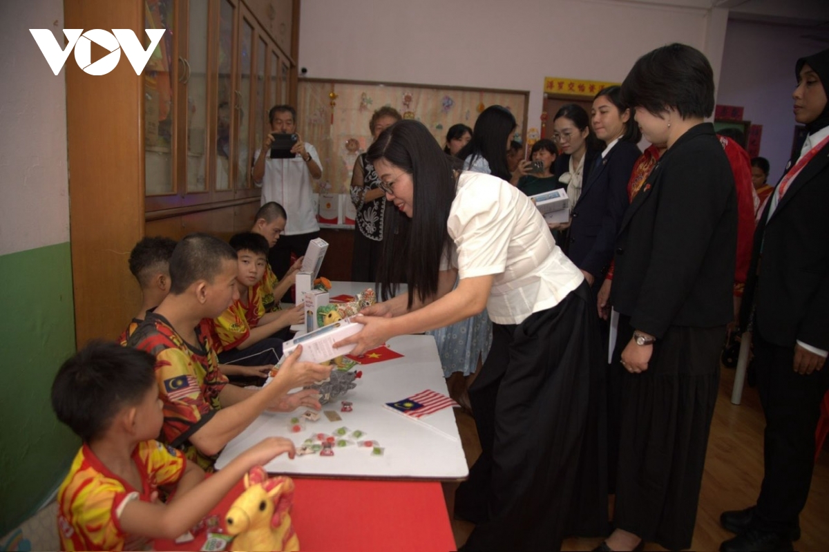 phu nhân thủ tướng thăm trung tâm bảo trợ trẻ em jing sun hình ảnh 2 phu nhan thu tuong tham trung tam bao tro tre em jing sun hinh anh 2
