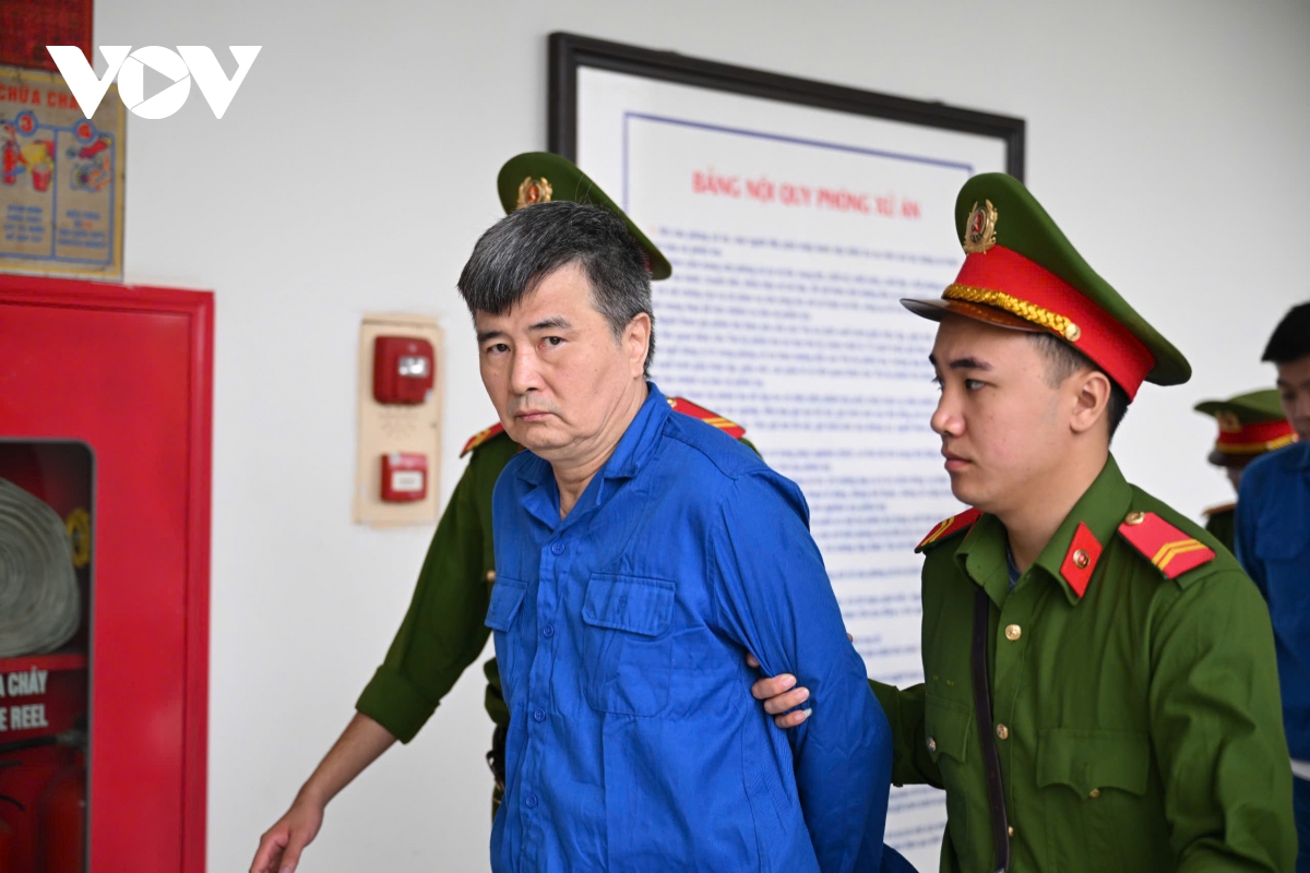 dẫn giải cựu vụ phó nguyễn lộc an hầu toà trong vụ gợi ý doanh nghiệp chi tiền hình ảnh 2 dan giai cuu vu pho nguyen loc an hau toa trong vu goi y doanh nghiep chi tien hinh anh 2