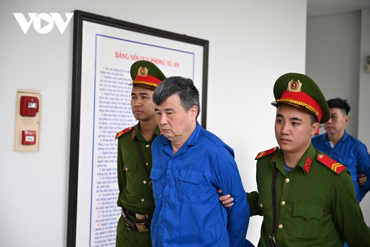 dẫn giải cựu vụ phó nguyễn lộc an hầu toà trong vụ gợi ý doanh nghiệp chi tiền hình ảnh 5 dan giai cuu vu pho nguyen loc an hau toa trong vu goi y doanh nghiep chi tien hinh anh 5