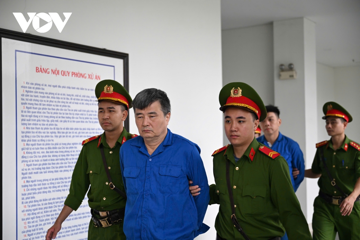 dẫn giải cựu vụ phó nguyễn lộc an hầu toà trong vụ gợi ý doanh nghiệp chi tiền hình ảnh 4 dan giai cuu vu pho nguyen loc an hau toa trong vu goi y doanh nghiep chi tien hinh anh 4