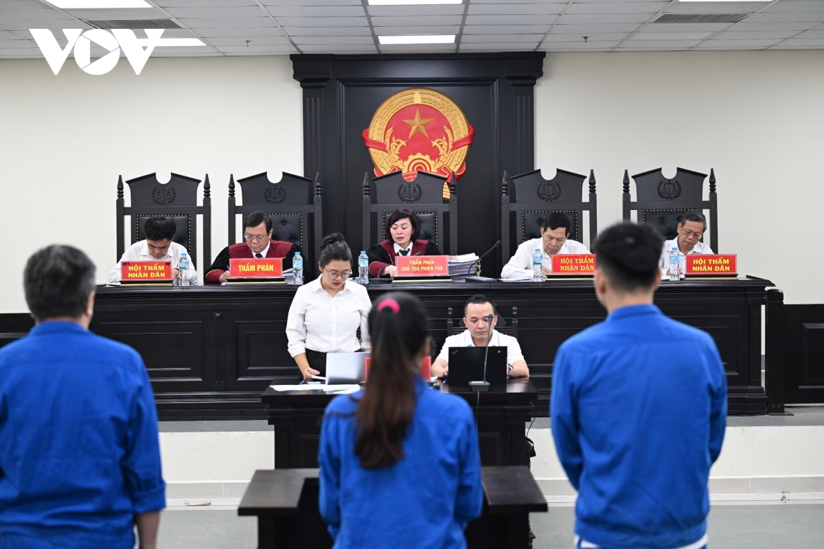 cựu vụ phó nguyễn lộc an khai chủ doanh nghiệp đưa ra tập sổ đỏ , muốn biếu một căn hình ảnh 2 cuu vu pho nguyen loc an khai chu doanh nghiep dua ra tap so do , muon bieu mot can hinh anh 2
