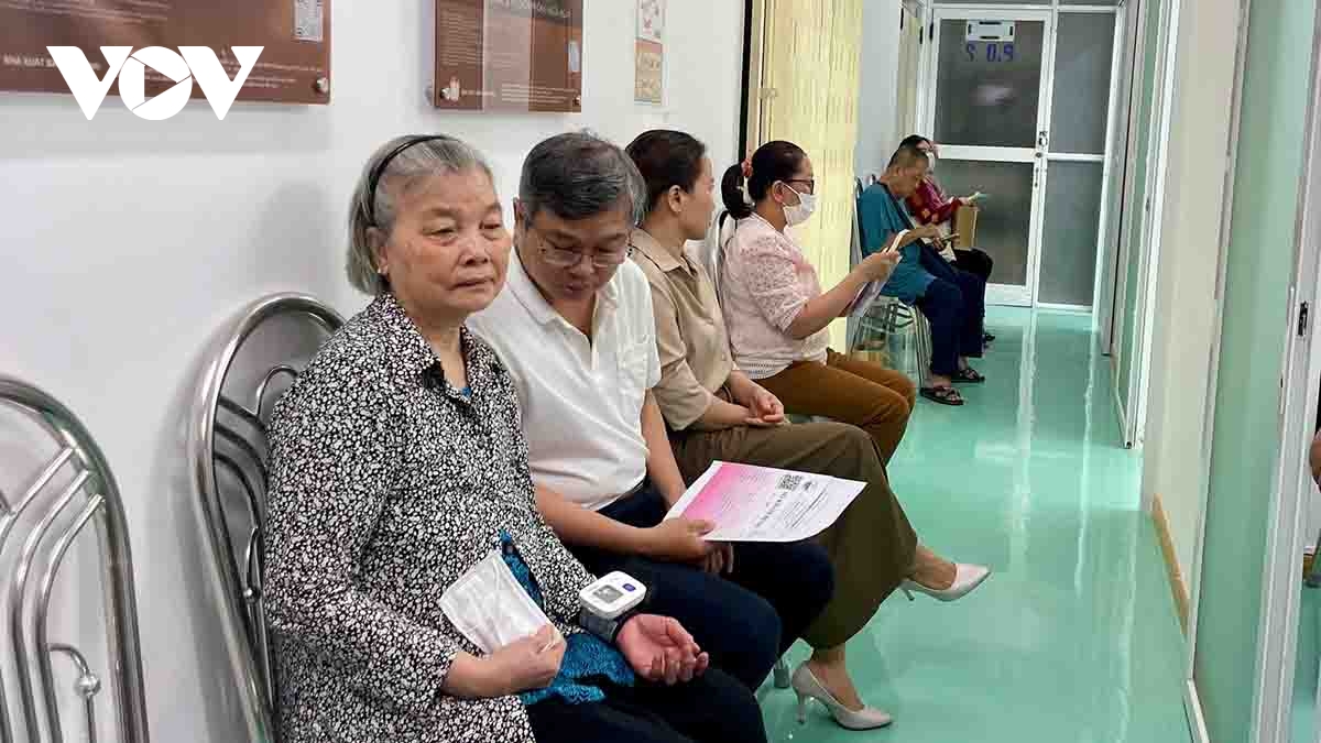 tìm thầy khoán chữa zona thần kinh, bệnh nhân biến chứng lở loét nặng hình ảnh 2 tim thay khoan chua zona than kinh, benh nhan bien chung lo loet nang hinh anh 2