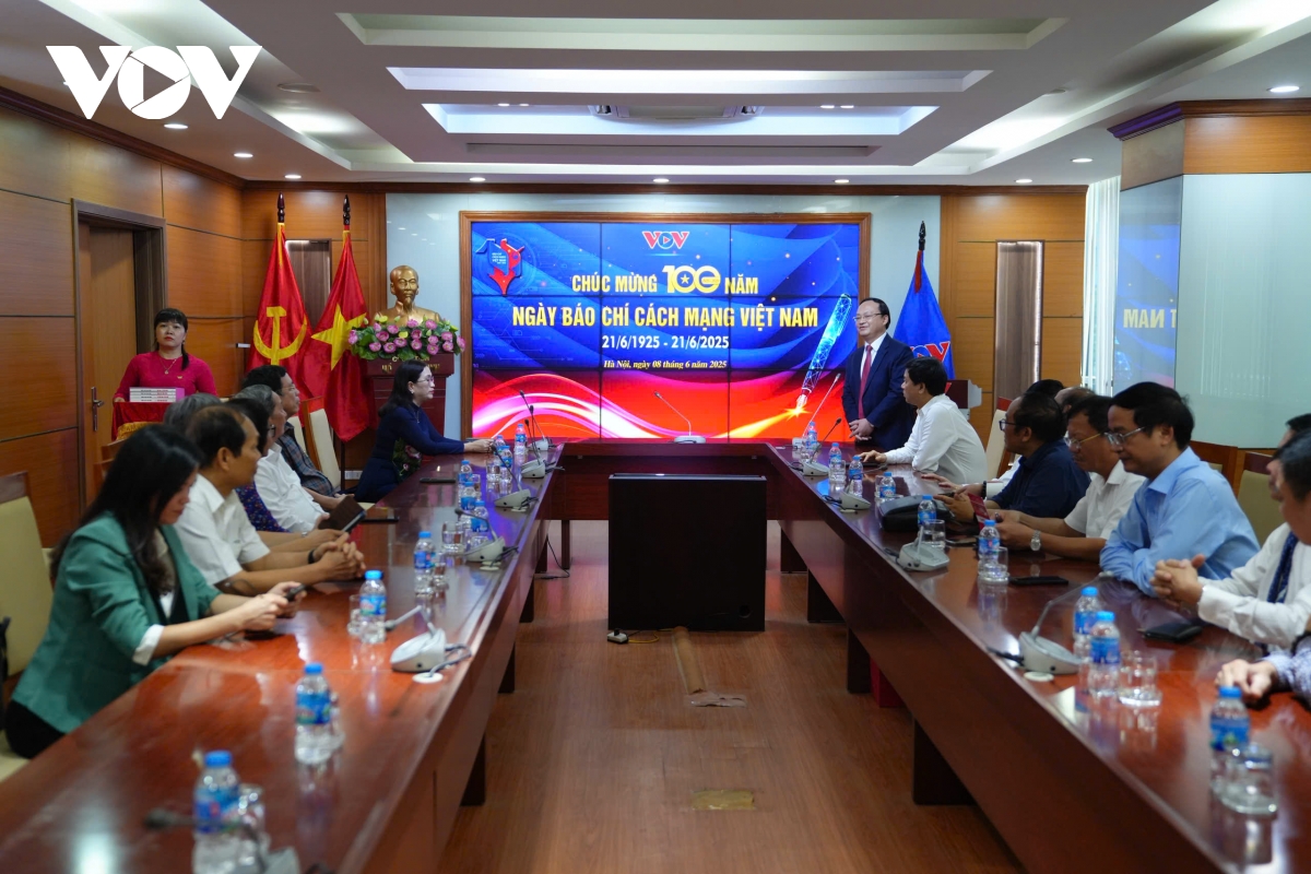 toàn cảnh buổi gặp mặt nhân kỷ niệm 100 năm ngày báo chí cách mạng việt nam tại vov hình ảnh 2 toan canh buoi gap mat nhan ky niem 100 nam ngay bao chi cach mang viet nam tai vov hinh anh 2