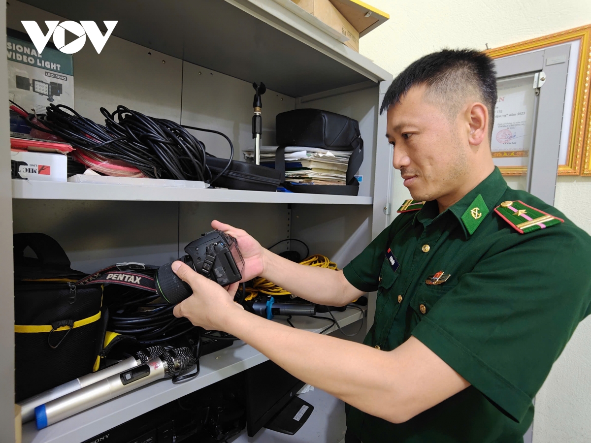 những nhà báo mang áo lính ở phố núi sơn la hình ảnh 1 nhung nha bao mang ao linh o pho nui son la hinh anh 1
