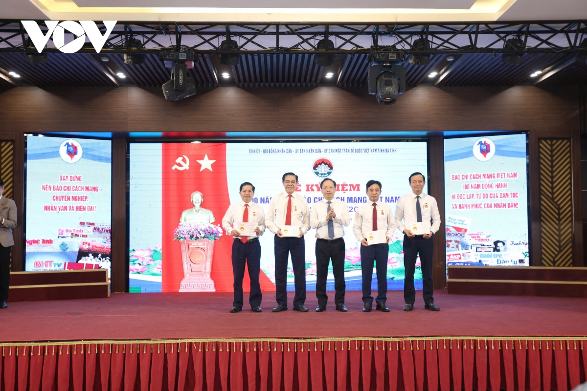 hà tĩnh vinh danh báo chí cách mạng, hướng tới truyền thông số hình ảnh 2 ha tinh vinh danh bao chi cach mang, huong toi truyen thong so hinh anh 2