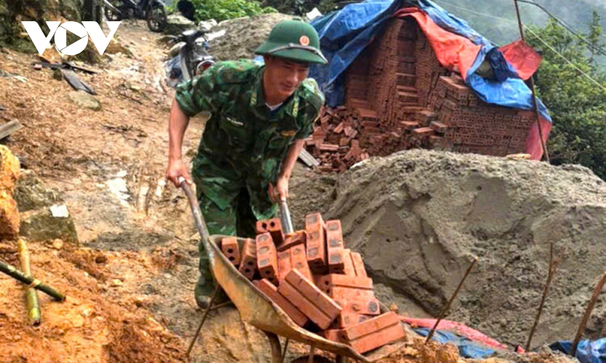 bộ đội biên phòng lai châu chung tay xây những mái ấm nơi biên giới hình ảnh 12 bo doi bien phong lai chau chung tay xay nhung mai am noi bien gioi hinh anh 12