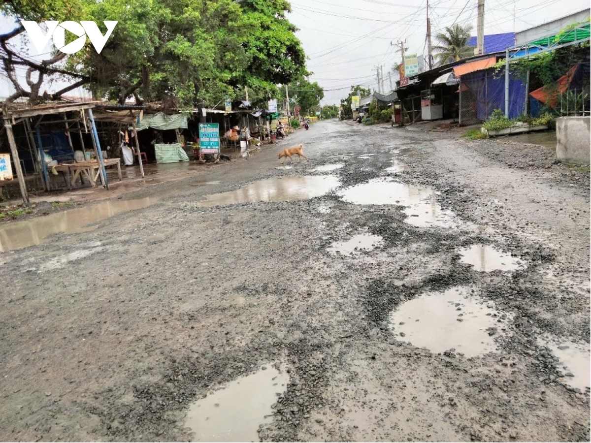 quốc lộ 53b xuống cấp nghiêm trọng, dân sống lay lắt trong bụi mù và sình lầy hình ảnh 1 quoc lo 53b xuong cap nghiem trong, dan song lay lat trong bui mu va sinh lay hinh anh 1