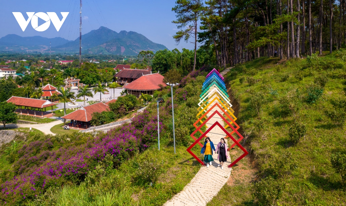 kham pha mua he mat lanh o hue, tu bien loc binh den dinh bach ma hinh anh 9