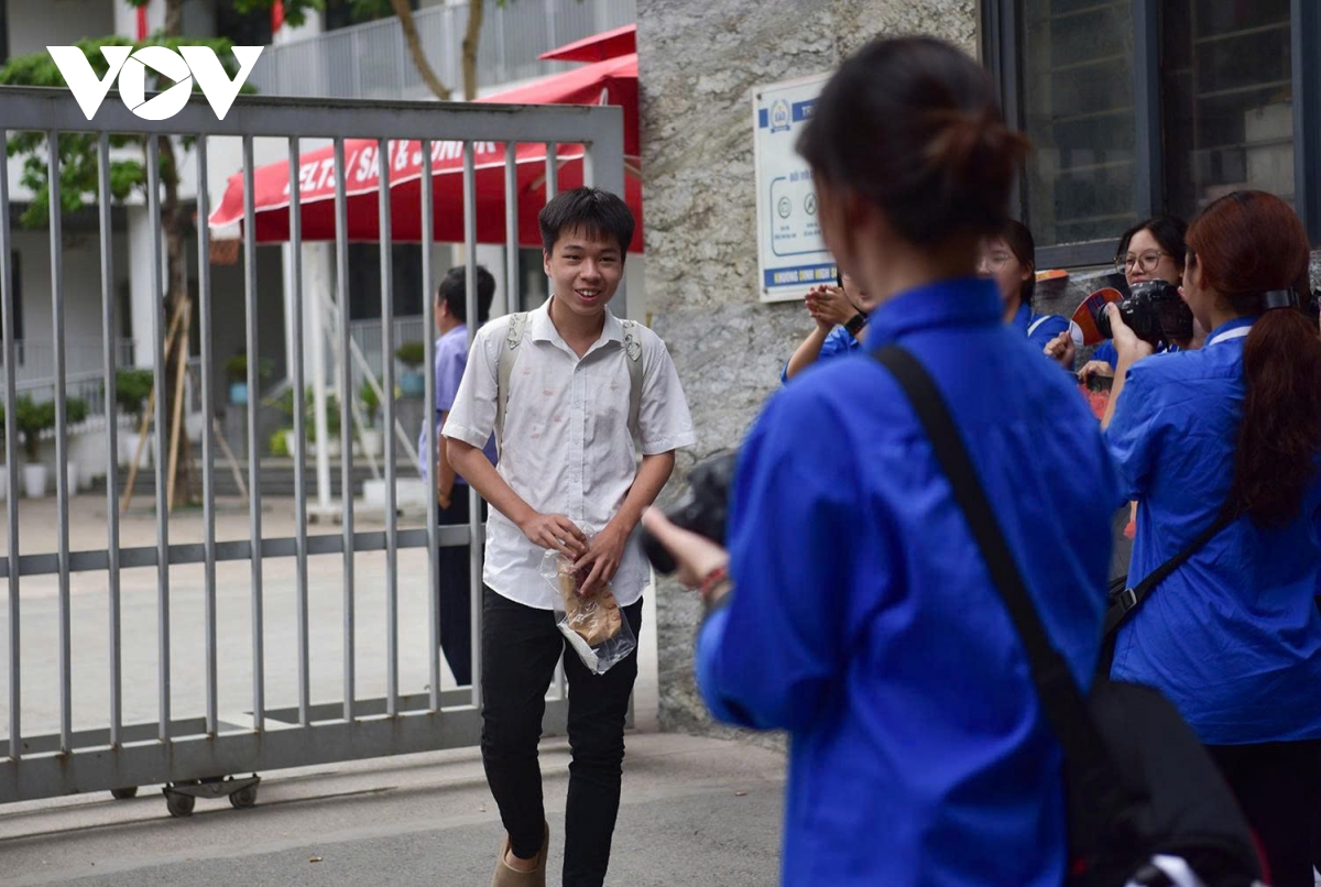 thi vao lop 10 cua ha noi, mon thi dau tien co 495 thi sinh vang mat hinh anh 13