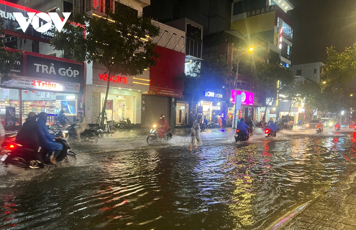 Đà nẵng mưa lớn, ngập cục bộ do ảnh hưởng bão số 1 hình ảnh 12 Da nang mua lon, ngap cuc bo do anh huong bao so 1 hinh anh 12