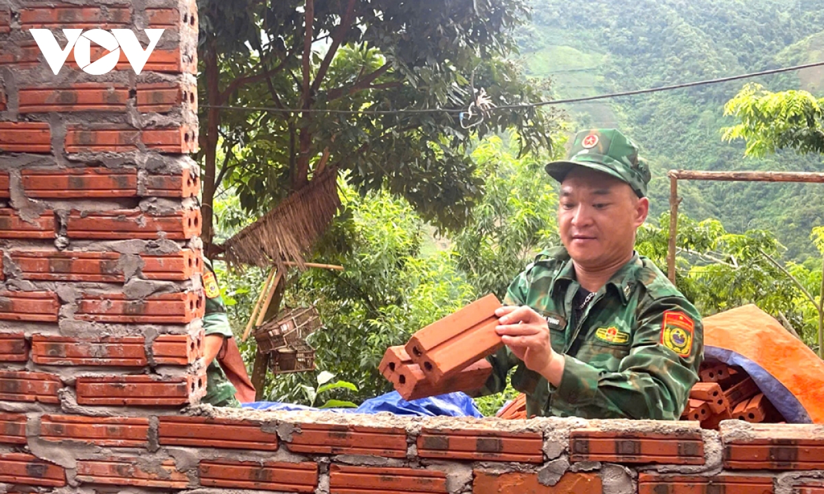 bộ đội biên phòng lai châu chung tay xây những mái ấm nơi biên giới hình ảnh 13 bo doi bien phong lai chau chung tay xay nhung mai am noi bien gioi hinh anh 13