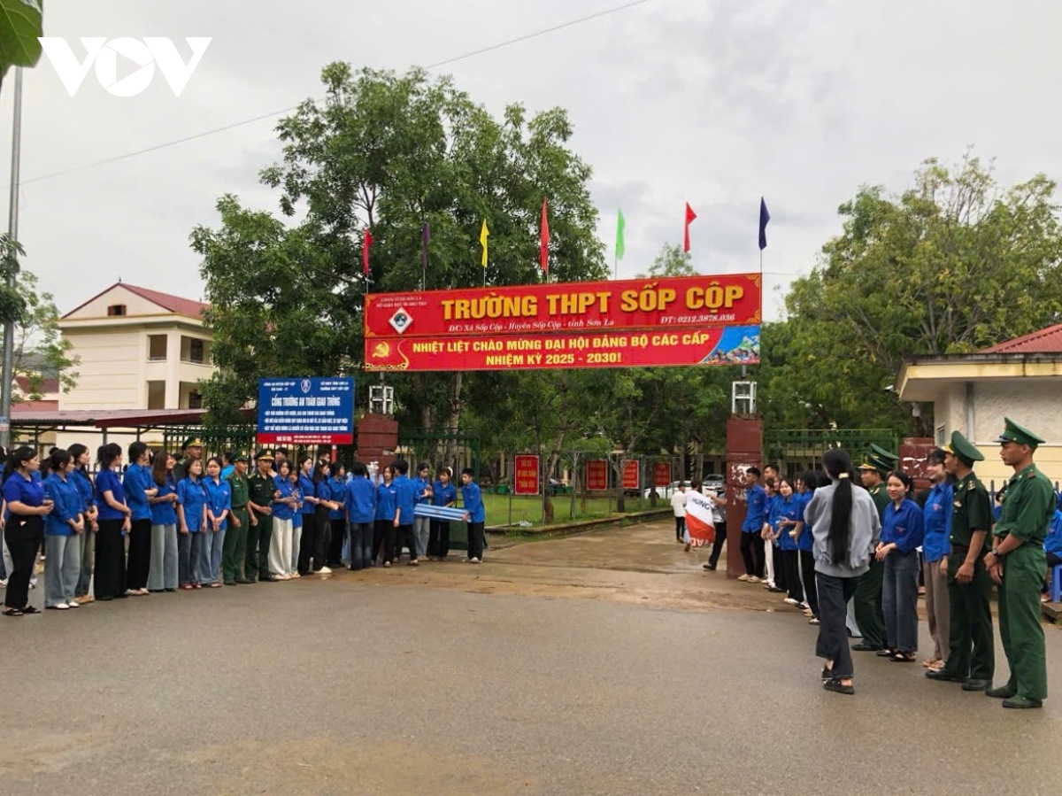 người lính biên phòng đồng hành cùng sĩ tử vùng cao biên giới sơn la hình ảnh 12 nguoi linh bien phong dong hanh cung si tu vung cao bien gioi son la hinh anh 12