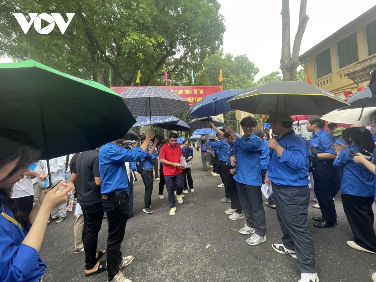 tiếp sức mùa thi sắc xanh của niềm tin và sẻ chia hình ảnh 12 tiep suc mua thi sac xanh cua niem tin va se chia hinh anh 12