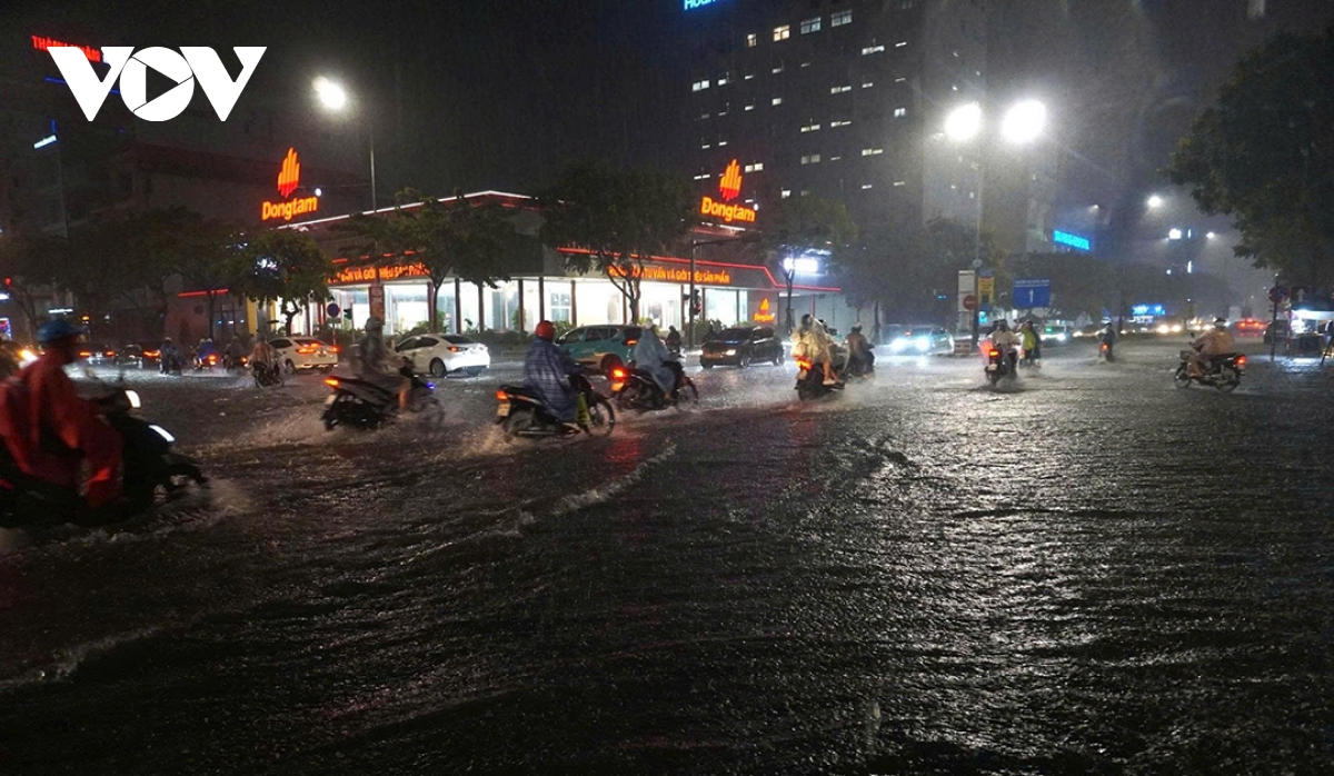 Đà nẵng mưa lớn, ngập cục bộ do ảnh hưởng bão số 1 hình ảnh 13 Da nang mua lon, ngap cuc bo do anh huong bao so 1 hinh anh 13