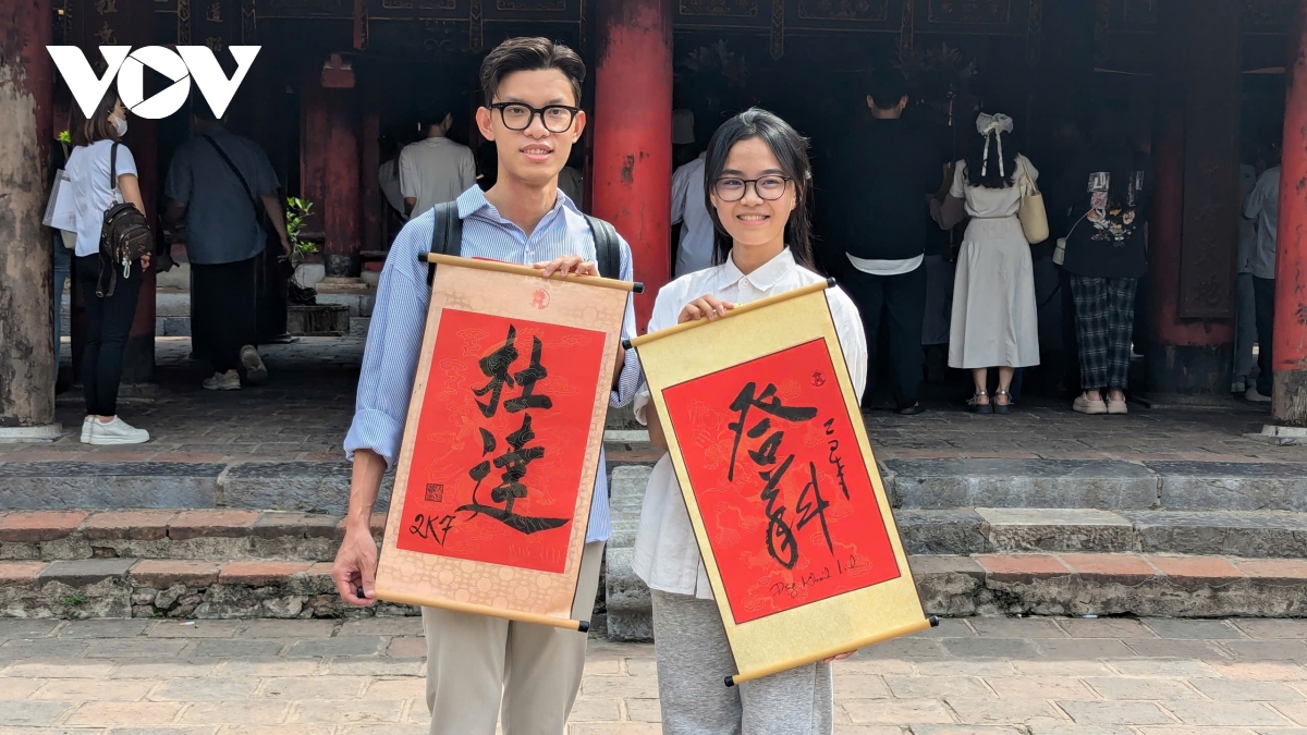 sỹ tử đổ về văn miếu cầu may trước kỳ thi quan trọng hình ảnh 14 sy tu do ve van mieu cau may truoc ky thi quan trong hinh anh 14