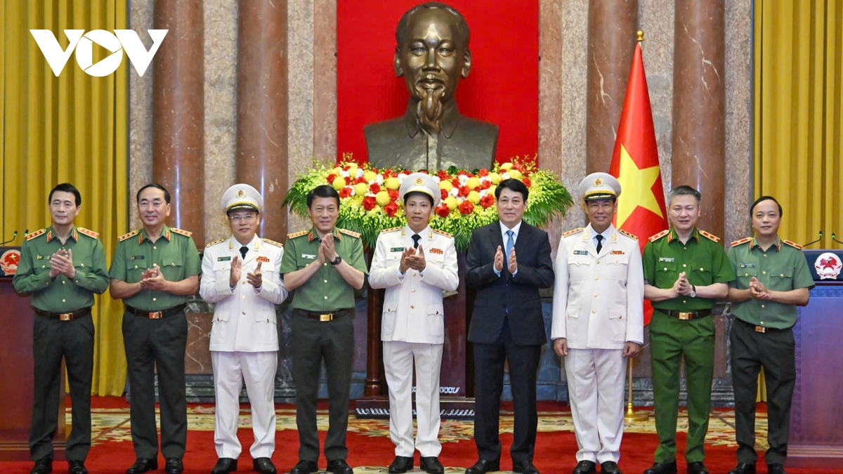 chủ tịch nước trao quyết định thăng hàm thượng tướng cho lãnh đạo bộ công an hình ảnh 4 chu tich nuoc trao quyet dinh thang ham thuong tuong cho lanh dao bo cong an hinh anh 4