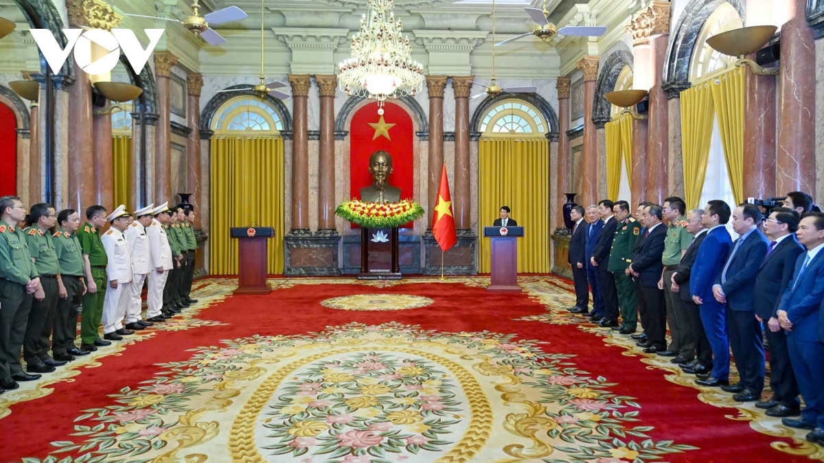 chủ tịch nước trao quyết định thăng hàm thượng tướng cho lãnh đạo bộ công an hình ảnh 1 chu tich nuoc trao quyet dinh thang ham thuong tuong cho lanh dao bo cong an hinh anh 1