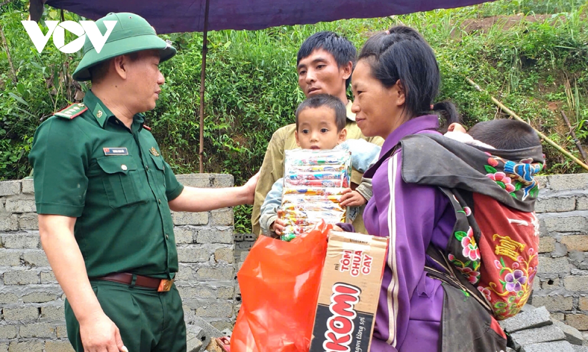 bộ đội biên phòng lai châu chung tay xây những mái ấm nơi biên giới hình ảnh 16 bo doi bien phong lai chau chung tay xay nhung mai am noi bien gioi hinh anh 16