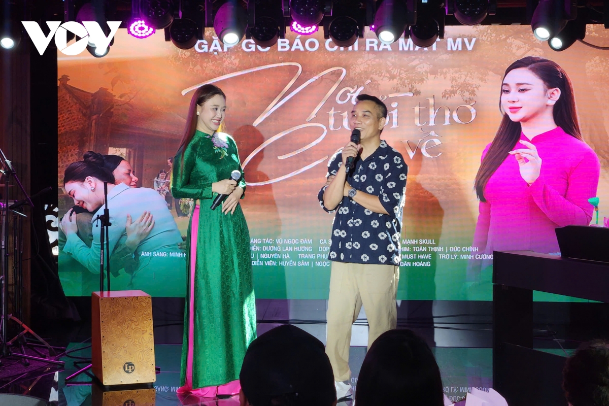 sao mai phương nga ra mv đầu tay xúc động về tình mẹ và tuổi thơ lam lũ hình ảnh 1 sao mai phuong nga ra mv dau tay xuc dong ve tinh me va tuoi tho lam lu hinh anh 1