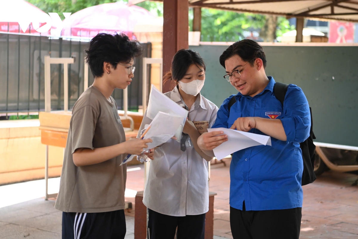 hơn 124.000 thí sinh hà nội làm thủ tục dự thi tốt nghiệp thpt 2025 hình ảnh 2 hon 124.000 thi sinh ha noi lam thu tuc du thi tot nghiep thpt 2025 hinh anh 2