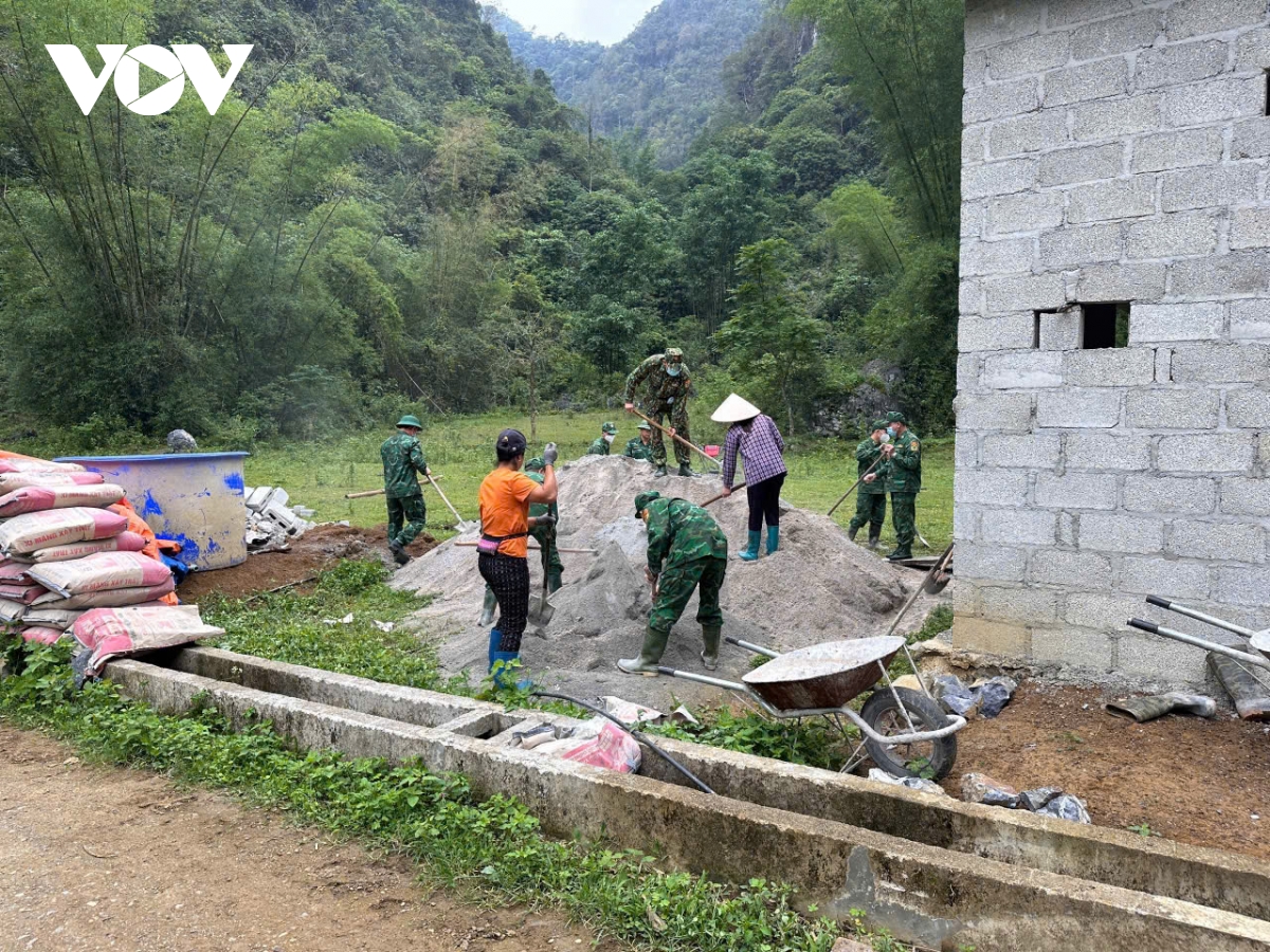 bo doi bien phong cao bang chung tay xoa nha tam, nha dot nat hinh anh 1