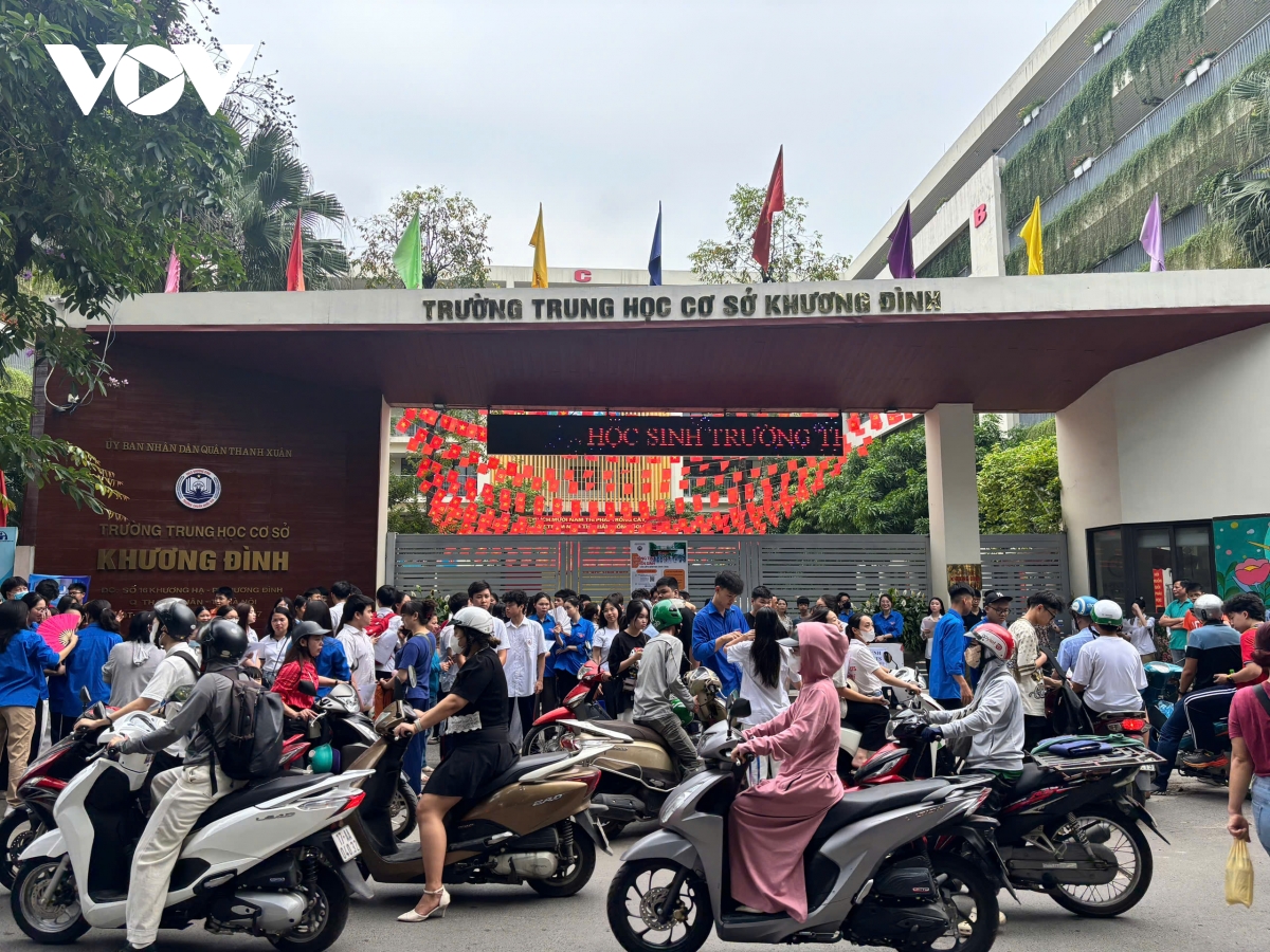 giao thông điểm thi thcs khương Đình, thanh xuân tắc nghẽn trước giờ làm thủ tục hình ảnh 1 giao thong diem thi thcs khuong Dinh, thanh xuan tac nghen truoc gio lam thu tuc hinh anh 1