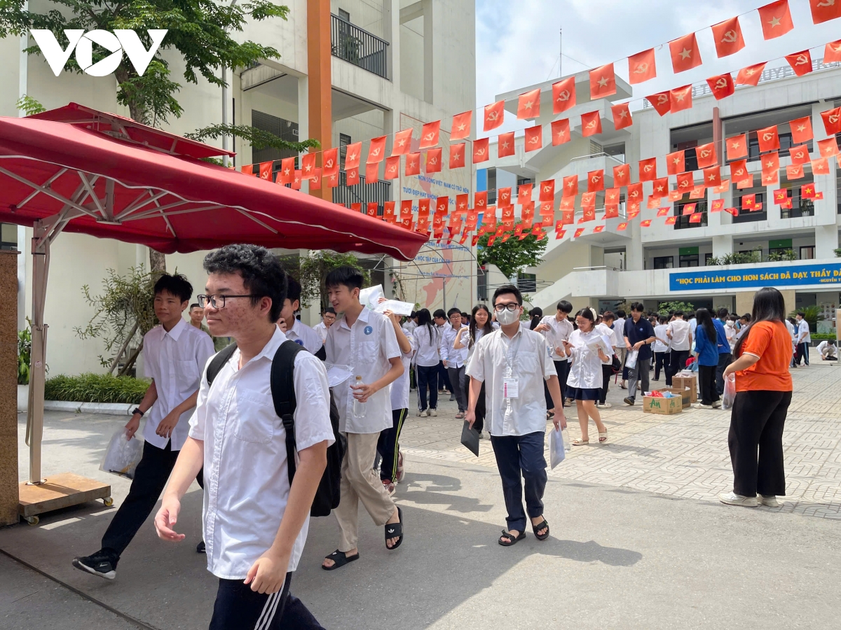 thi vào lớp 10 của hà nội, môn thi đầu tiên có 495 thí sinh vắng mặt hình ảnh 1 thi vao lop 10 cua ha noi, mon thi dau tien co 495 thi sinh vang mat hinh anh 1